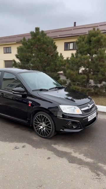 Собиратель всех взглядов и сердец❤️ (Inst:mikedooooon) #sports #vaz #lada #granta #grantasport смотреть онлайн