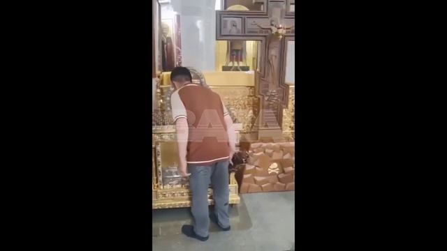 Мигрант из Таджикистана затушил свечи в храме смотреть онлайн