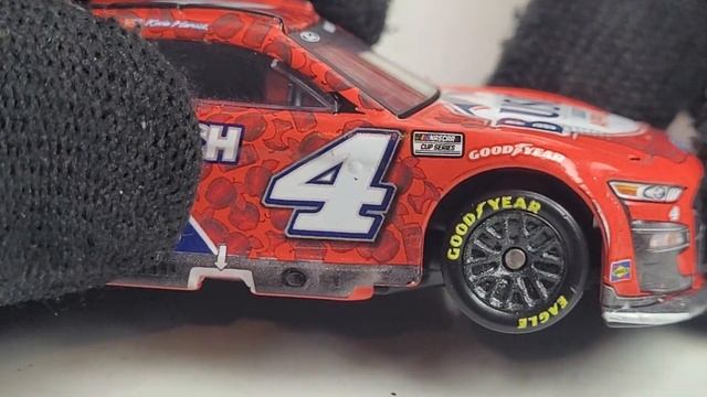 **NASCAR DIE-CAST REVIEW** Kevin Harvick 2022 Busch Light Apple "Michigan Race Win" 1:64