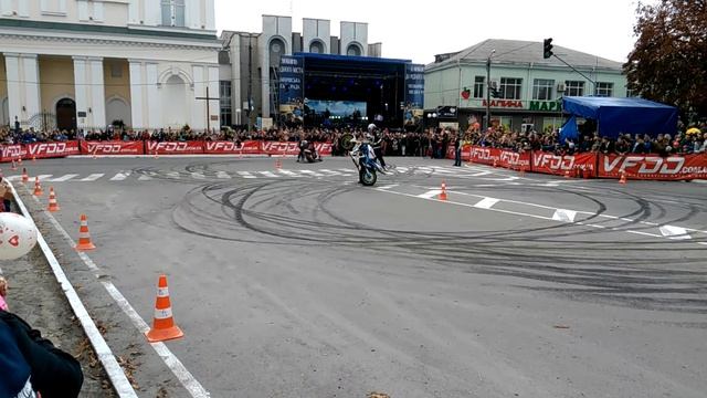 Дрифт шоу в день города Немиров 24.09.2016 смотреть онлайн