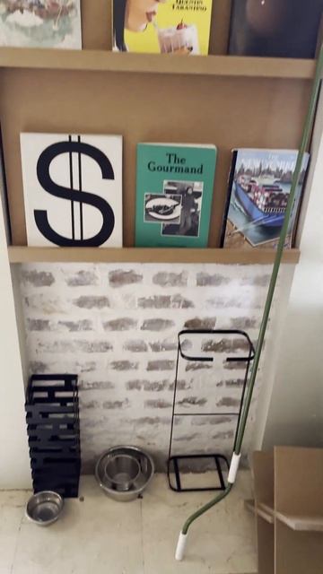 Интерьер кафе "Kiosk 1936" на Чистых прудах #ресторанымосквы #ресторан #kiosk1936 смотреть онлайн