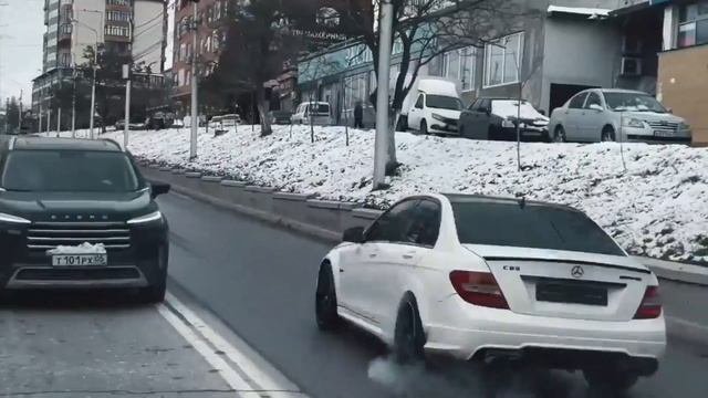 C63 AMG - Делает вещи смотреть онлайн