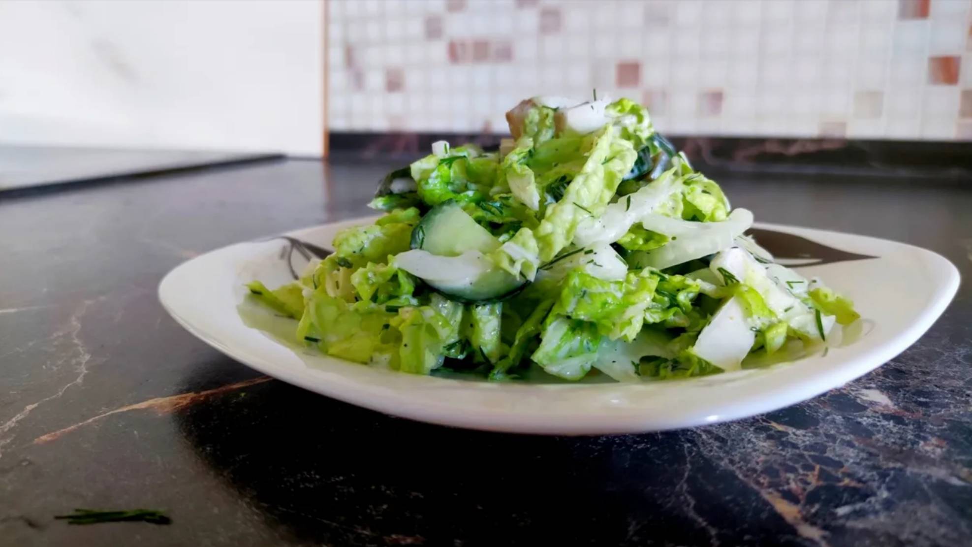 Салаты с капустой и селёдкой. Салат с пекинской капустой рецепты. смотреть онлайн