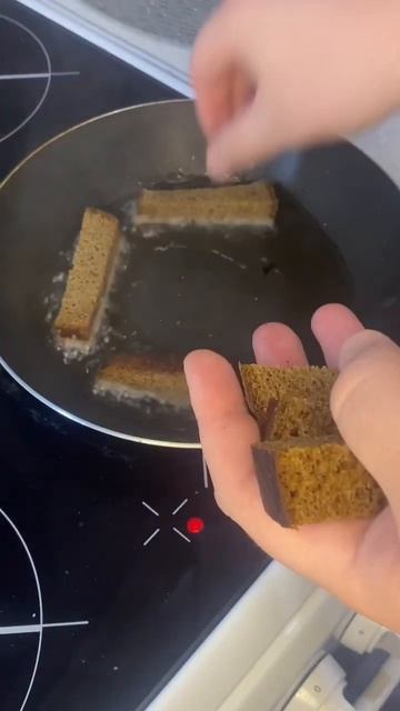 Гренки с чесноком из бородинского хлеба #гренки смотреть онлайн