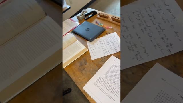 Я сегодня - трудовик, замещаю учителя по трудам в старшей школе 🇺🇸 смотреть онлайн