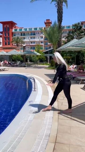 Кошачий патруль на связи😼 водичка в Belconti кайф😻 смотреть онлайн