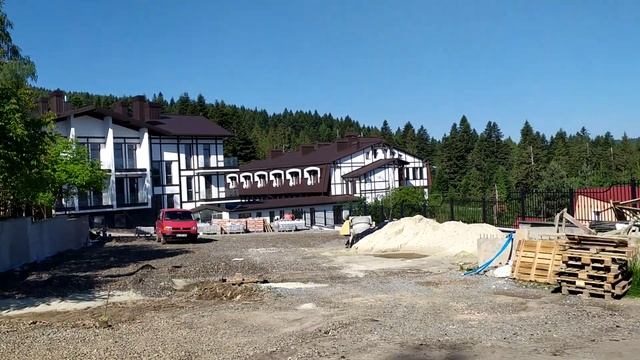 Східниця 2022: вулицею Промисловою від зупинки автобусів повз Горянку і Гуцулку в парк на гору смотреть онлайн