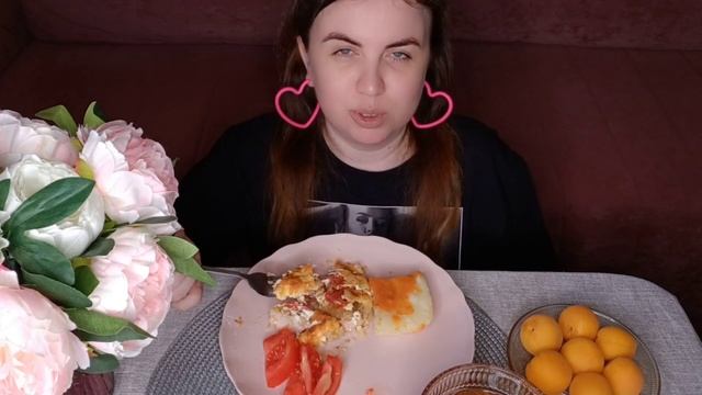 Запеченная свинина с овощами и картофельным пюре. Меню из столовой. Мукбанг смотреть онлайн