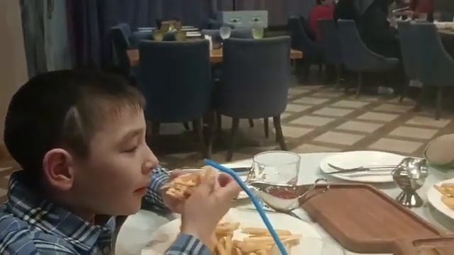 Семейный Ресторан деп аталады CENTRAL FAMILY RESTAURANT смотреть онлайн