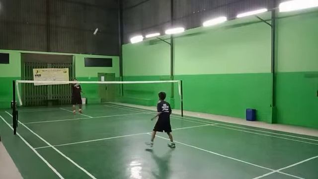 ARIEL BADMINTON KIDZ "MABAR GOR KMS BERSAMA AYAH.. смотреть онлайн