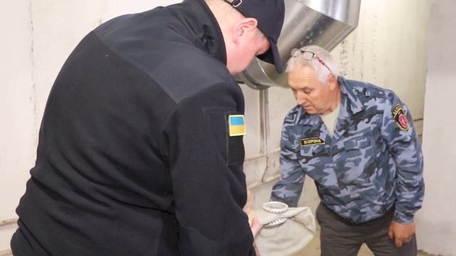 Укриття повинні бути відкриті цілодобово: правоохоронці перевіряють роботу бомбосховищ вночі