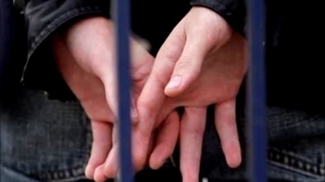 Мард ФАРЗАНДашро КУШТу ЗАНАШро ЗАХМӢ кард