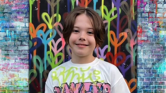 СТАЛ КОПИЕЙ ЖАННЫ! Та же улыбка, глаза и нос - КОПИЯ! Только посмотрите на красавчика