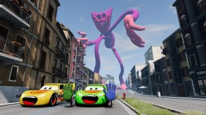 ОГРОМНЫЙ ХАГГИ ВУГГИ ПРОТИВ МОЛНИИ МАККУИНА! КТО ВЫЖИВЕТ? ПОТРЯСАЮЩИЙ ДРАЙВ