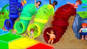 Дети строят аквапарк