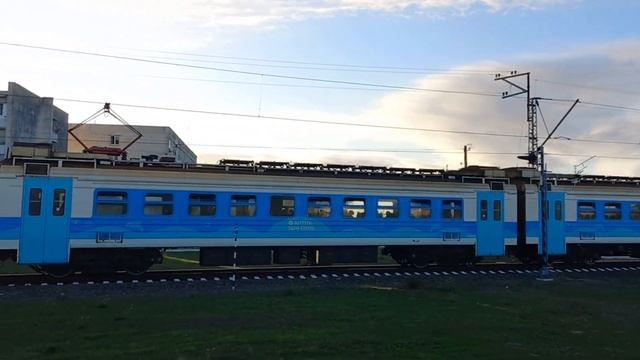 ЭД4М-0393 сообщением Симферополь-Евпатория следует вдоль улицы Короленко! [АРХИВ КЖД 2023] смотреть онлайн