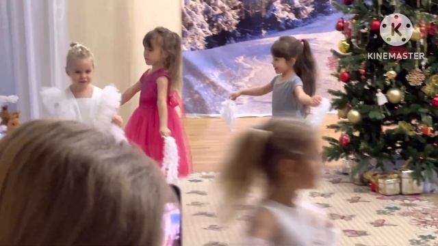 Новый год в саду) / стишки, лисички, снежинки, конфеты🥳 смотреть онлайн