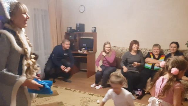 Дед Мороза закидали снежками