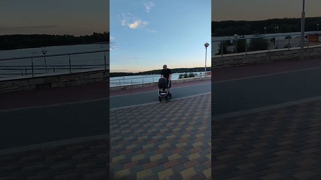 город спутник / прогулка / набережная / 22 июня 2024 смотреть онлайн