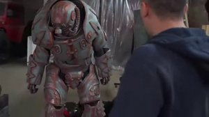 ВИА ВЕРНУЛ ТИТАНО БОЯ! КИБЕР СОЛДАТ НАПАЛ НА ПРЫГУНА!