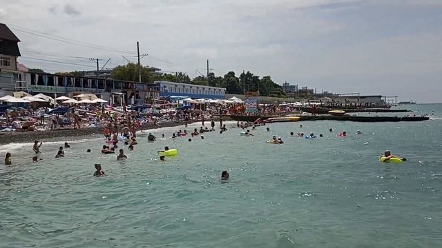 Сочи. Переполненные пляжи. Адлер. Пляж Южный 2. 2 июля 2024 г.