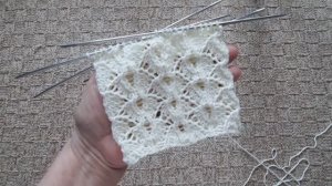 Очаровательный узор спицами для кардиганов, ажурных кофточек.