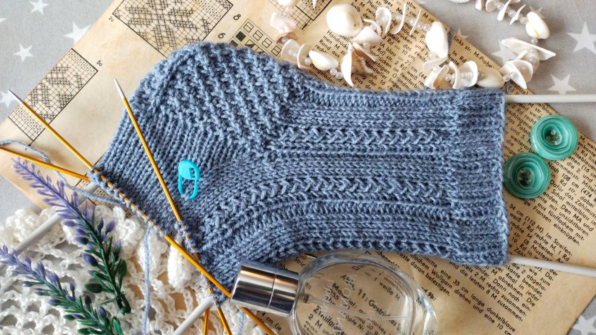 Узор для мужских носков / Строгий, простой узор спицами. смотреть онлайн