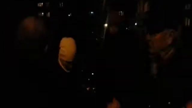 Магический фрик Машуков на собрании с жителями смотреть онлайн