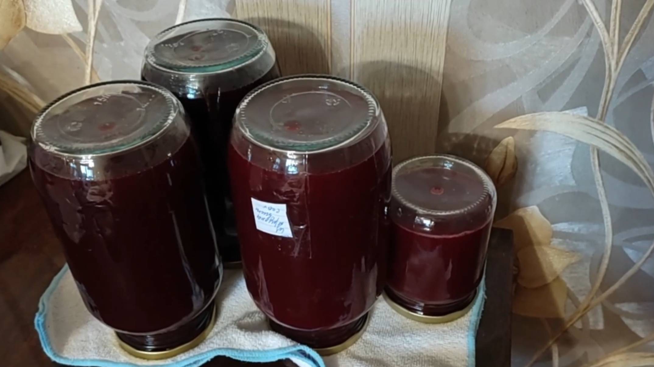 Домашний сок из вишни - ценный продукт, даже если получить его не слишком легко смотреть онлайн