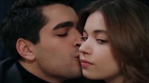 Афра Сарачоглу Мерт Рамазан Демир в Испании Прибыли кадры медового месяца