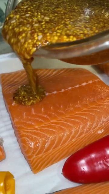 Salmon Homemade Honey Mustard Sauce and Toasted Pecans смотреть онлайн
