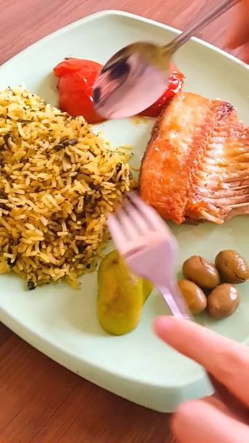 Vegetable pilaf with fish| Iranian Food| Food Blogger| Meat| Travel Blogger| Tomatoes| Olive смотреть онлайн