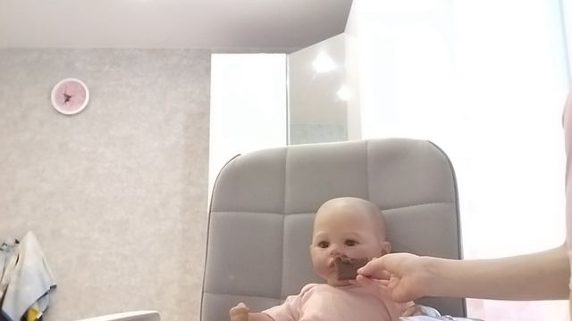 едим с миланой вкусную шоколадку смотреть онлайн