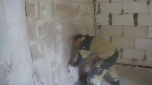 Секрет штукатурки шпателем и правилом без маяков гипсовой штукатуркой, экономия на материале