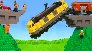 Строительная техника строит железнодорожный мост