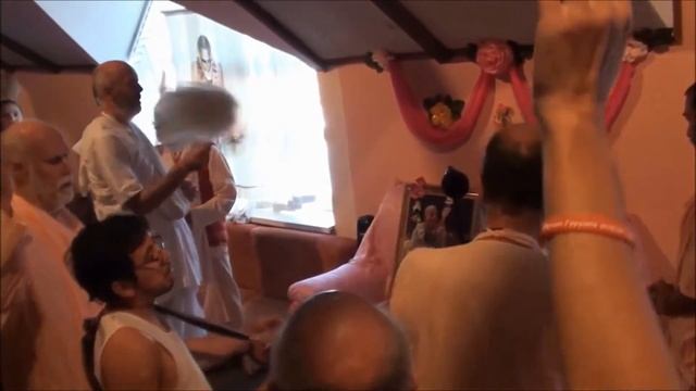 БВ Шуддхадвайти Махарадж - Гуру-пуджа (04.09.2013) смотреть онлайн