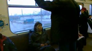 Пьяная в метро