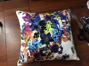 Шьем наволочку-органайзер на диванную подушку.