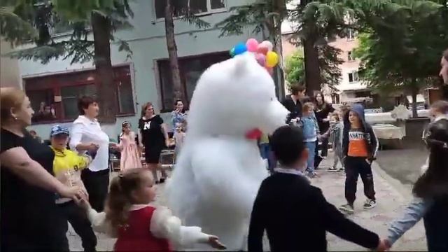 Мишка Снежок в гостях у группы "Особый Ребёнок". 😍 смотреть онлайн