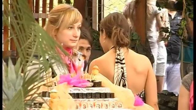 Ксения Сваровская на вечеринке.mpg смотреть онлайн