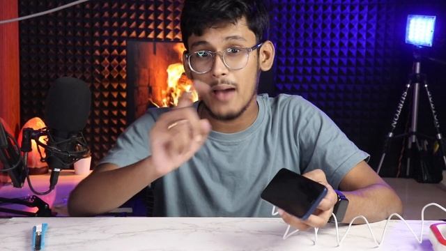 SKYVIK Beam Tap Magsafe Wireless Charger Rs 1500 For IPhone 13 Series