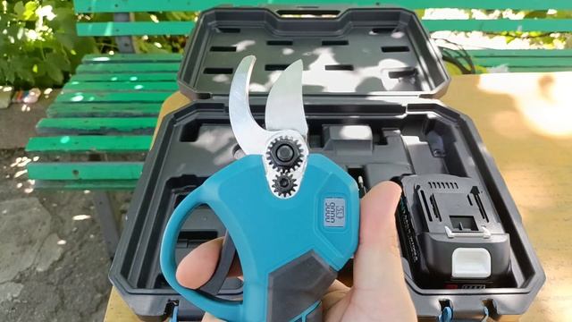 Аккумуляторный секатор Newtools.