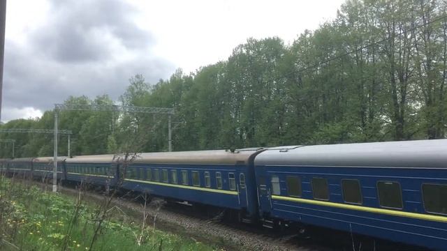 Электровоз ЧС7-278 с пассажирским поездом №74Л Львов-Москва