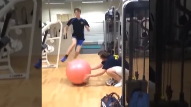 Сломал копчик))))подписываетесь у меня много крутых видео))))iba100700