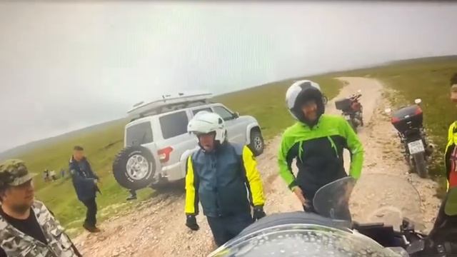 Остановка на мото в горах на плато Кан-Жол (Кинжал)