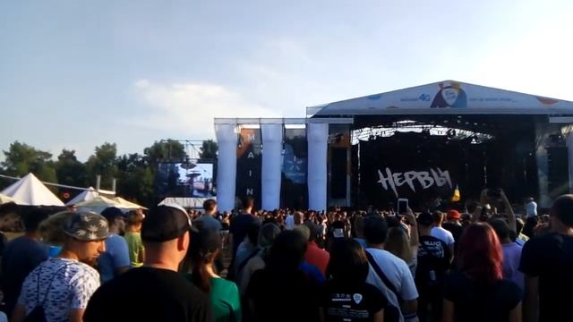 Нервы - Батареи (Live) смотреть онлайн