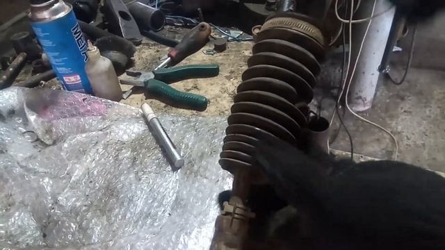 Верить на слово???, а хочет доверять.