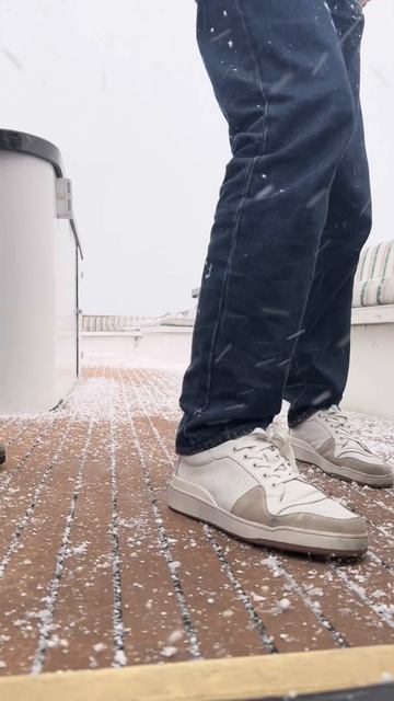 Игра в снежки на яхте Broward 98 в Санкт-Петербурге. От компании 