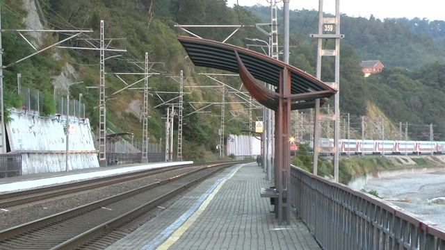 Электровоз ЭП20-048 с пассажирским смотреть онлайн