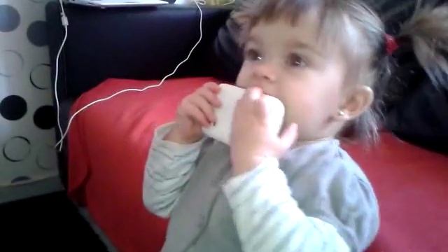 bebe rihanna avec son telephone смотреть онлайн